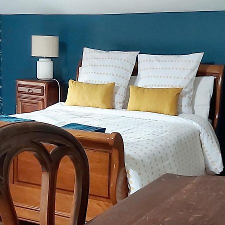 Sharecroppers Cottage With Swimming Pool Pageas Bagian luar foto