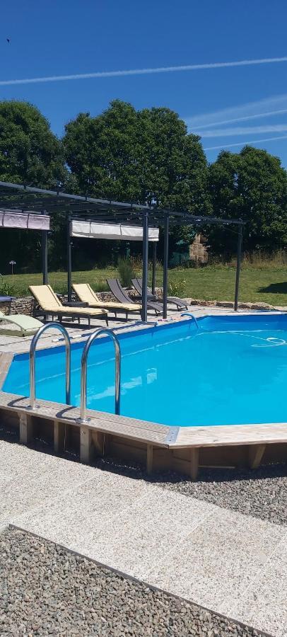 Sharecroppers Cottage With Swimming Pool Pageas Bagian luar foto