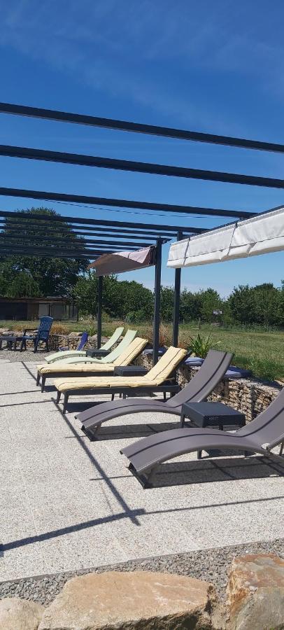 Sharecroppers Cottage With Swimming Pool Pageas Bagian luar foto